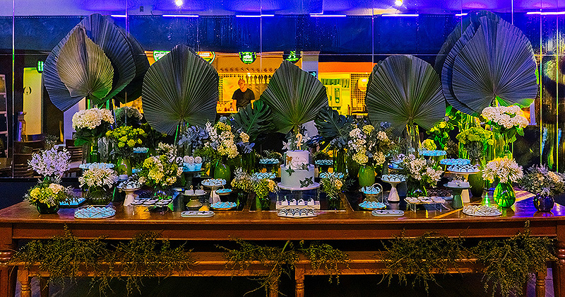 Buffet, bolos e doces